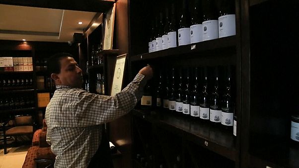 أردنيان يجهدان لوضع اسم المملكة الهاشمية على خارطة الدول المنتجة للنبيذ والمصدرة له أردنيان يجهدان لوضع اسم المملكة الهاشمية على خارطة الدول المنتجة للنبيذ والمصدرة له