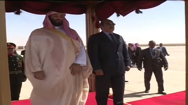 ولي العهد السعودي يصل إلى موريتانيا ويوقع ثلاث اتفاقيات تعاون ولي العهد السعودي يصل إلى موريتانيا ويوقع ثلاث اتفاقيات تعاون