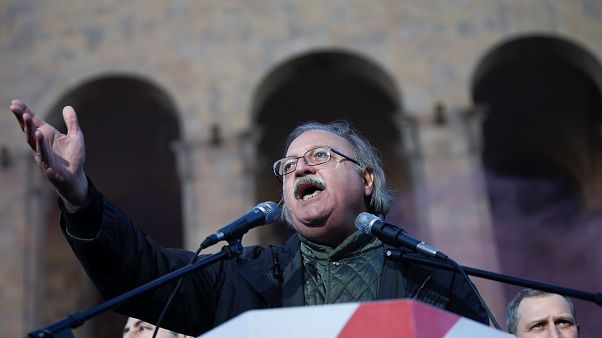 Der unterlegene Kandidat Waschadse auf der Kundgebung Der unterlegene Kandidat Waschadse auf der Kundgebung