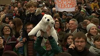 آلاف البلجيكيين يشاركون في مسيرة ضد ارتفاع درجة حرارة الأرض