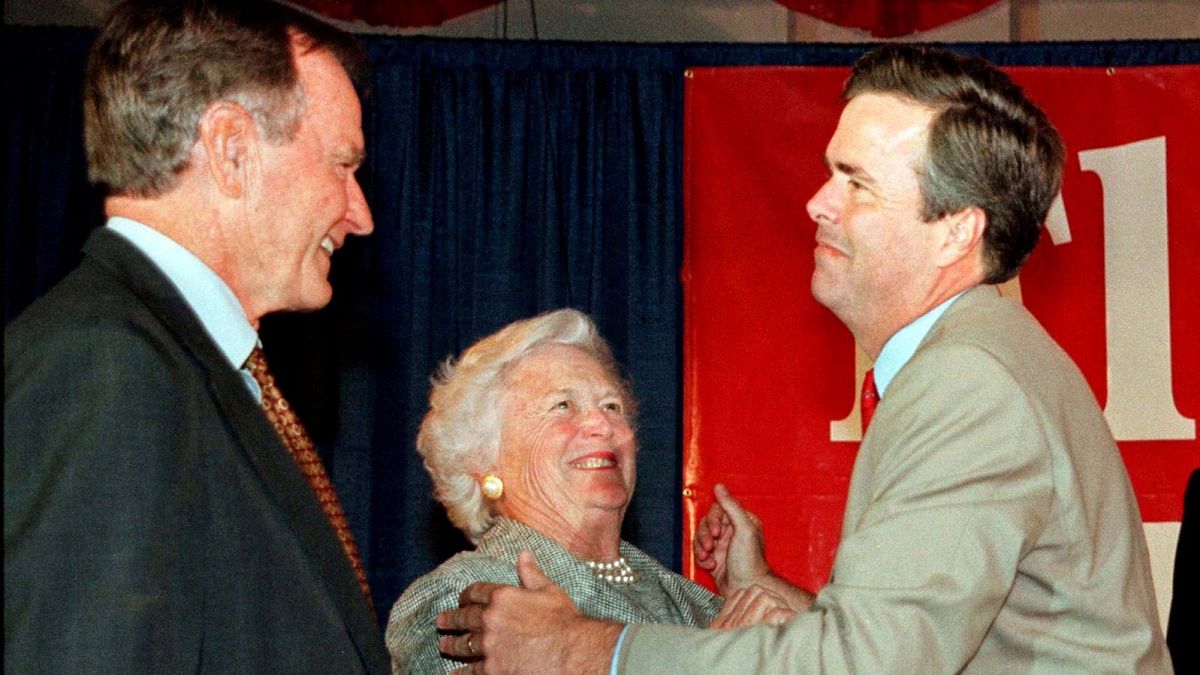 Former President George Bush (L), wife Barbara and son Jeb Bush
