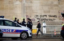 "Gilets jaunes" :  le gouvernement suspend pour 6 mois la hausse de la taxe carbone