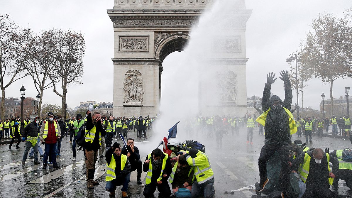 «گزینه برقراری وضعیت اضطراری در جلسه کابینه فرانسه مطرح نشد»