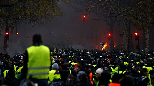 Fransa'da sarı yelek satışları patladı Fransa'da sarı yelek satışları patladı