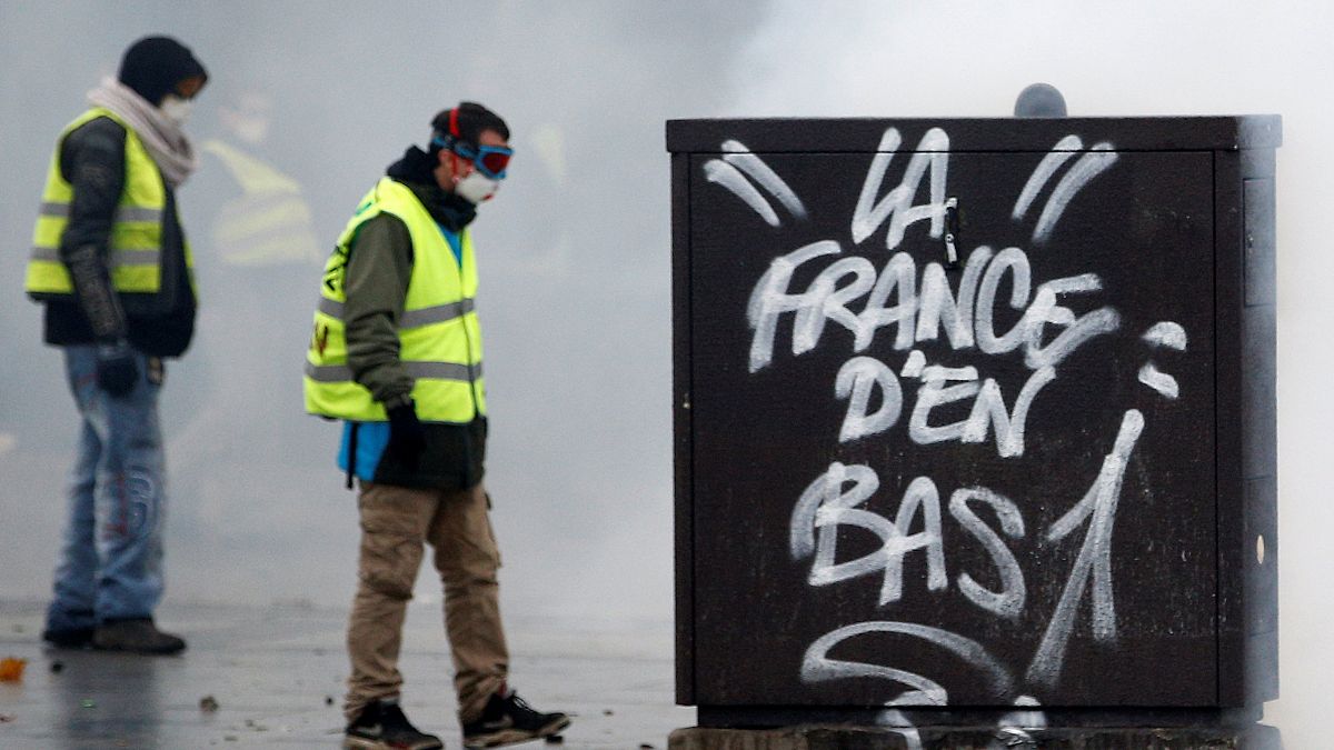 گسترش اعتراض‌ها در فرانسه؛ تعطیلی ده‌ها مدرسه، کمبود سوخت در مناطق غربی