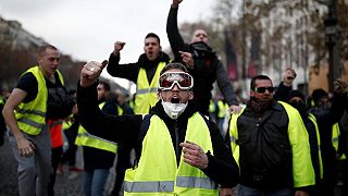 'Sarı Yelekliler'in protestosu Fransız ekonomisini vurdu