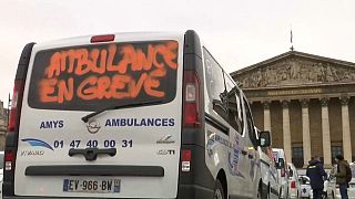 مظاهرات لسائقي سيارات الإسعاف في باريس