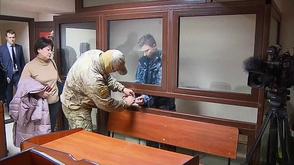 Orosz bíróság előtt az ukrán tengerészek Orosz bíróság előtt az ukrán tengerészek