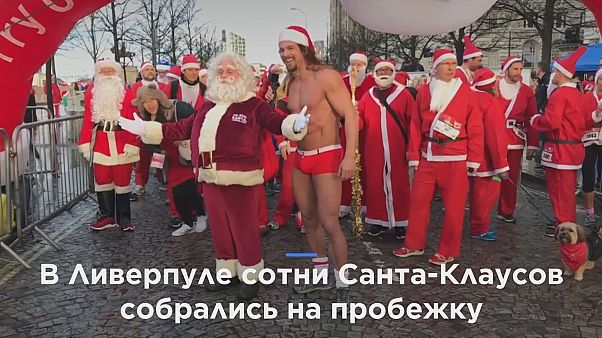 Санта-Клаусы вышли на пробежку в Ливерпуле Санта-Клаусы вышли на пробежку в Ливерпуле