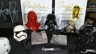 O sabre de luz original de "Luke Skywalker" vai estar à venda