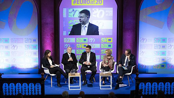 The Brief from Brussels : des questions pour les 20 ans de la monnaie unique The Brief from Brussels : des questions pour les 20 ans de la monnaie unique