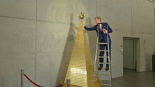 شاهد: ألمانيا تختار الذهب لتشكل منه أغلى شجرة عيد ميلاد في أوروبا