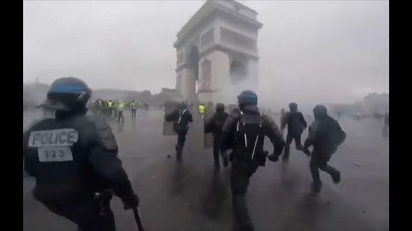 Париж: беспорядки и аресты Париж: беспорядки и аресты