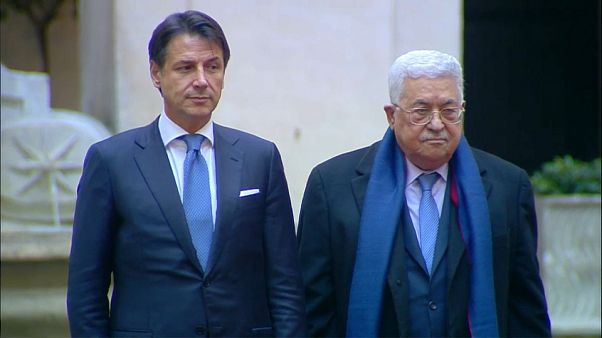 Abbas:"Gli Stati Uniti di Trump non possono essere gli unici mediatori in Medio Oriente" Abbas:"Gli Stati Uniti di Trump non possono essere gli unici mediatori in Medio Oriente"