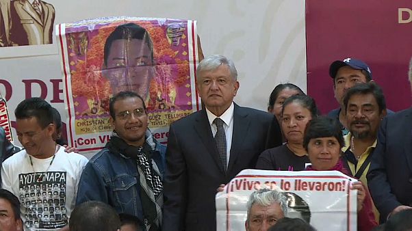 López Obrador reabre el caso de los 43 de Ayotzinapa López Obrador reabre el caso de los 43 de Ayotzinapa
