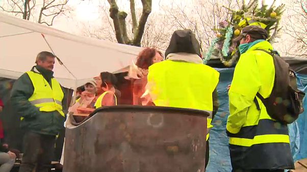 Gelbwesten-Protest führt zu Benzin-Knappheit Gelbwesten-Protest führt zu Benzin-Knappheit