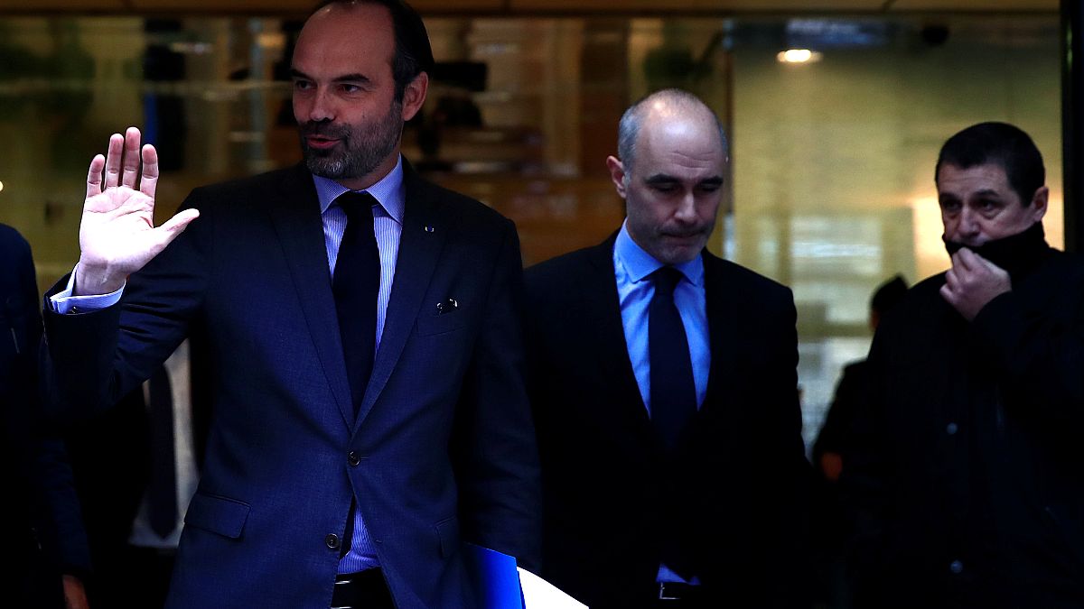 Frankreich setzt umstrittene Steuererhöhungen für 6 Monate aus