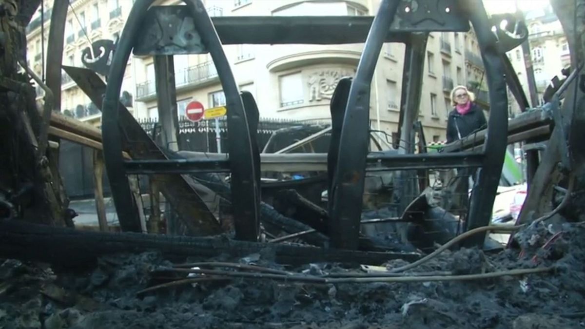 A párizsi zavargások sokkoló képei