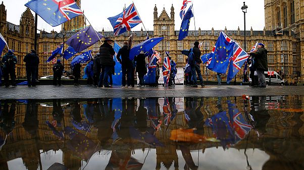 Brexit-Debatte beginnt mit Rückschlag für May Brexit-Debatte beginnt mit Rückschlag für May
