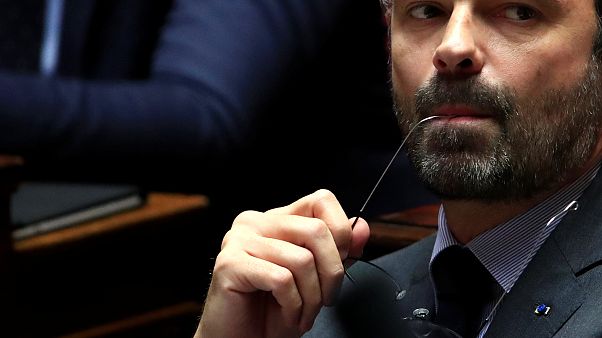 Σφοδρή κριτική στη γαλλική κυβέρνηση παρά την οπισθοχώρηση Σφοδρή κριτική στη γαλλική κυβέρνηση παρά την οπισθοχώρηση
