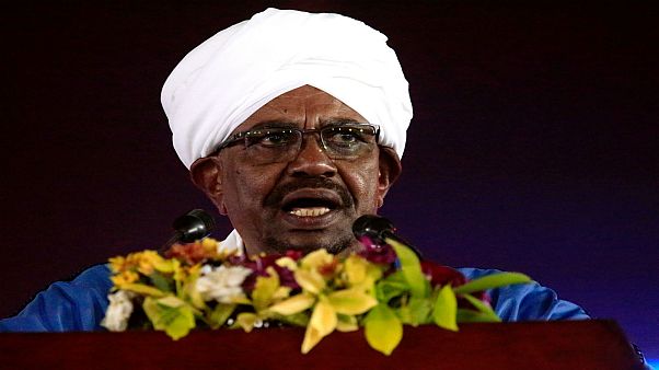 الرئيس السوداني في دمشق في أول زيارة لزعيم عربي إلى سوريا منذ الأزمة الرئيس السوداني في دمشق في أول زيارة لزعيم عربي إلى سوريا منذ الأزمة