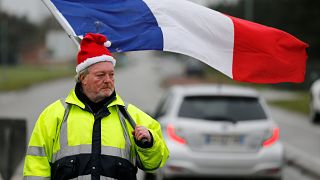 'Gilet jaunes' movement spreads to France's truckers, farmers and students