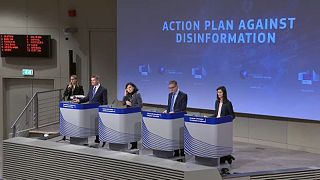 Bruxelas apresenta estratégia contra notícias falsas
