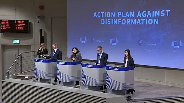 Bruxelas apresenta estratégia contra notícias falsas Bruxelas apresenta estratégia contra notícias falsas
