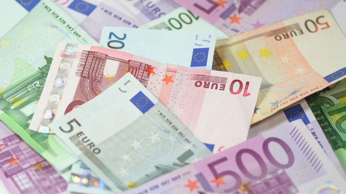 بين الطموح والواقع.. أي حال لعملة اليورو بعد 20 عاما على إطلاقها؟