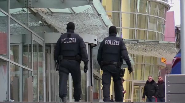 اعتقال 90 شخصا من مافيا ندرانغيتا الإيطالية في أكبر عملية أمنية أوروبية اعتقال 90 شخصا من مافيا ندرانغيتا الإيطالية في أكبر عملية أمنية أوروبية