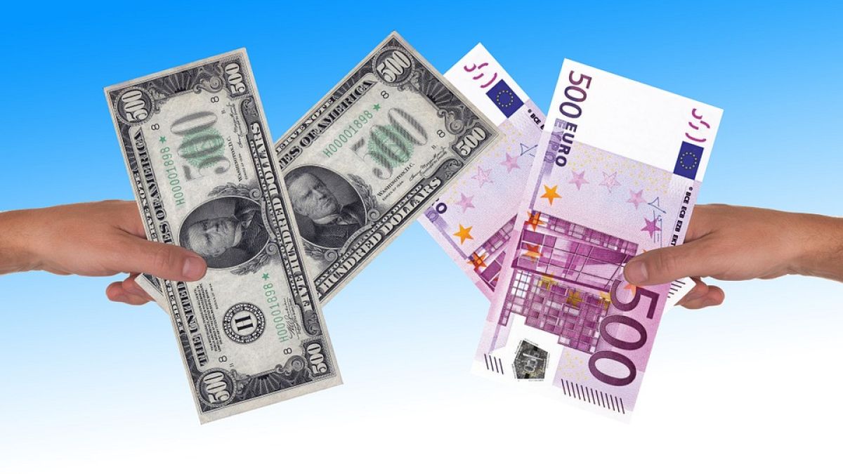 Uluslararası ticarette en çok kullanılan para birimi Euro tahtını Dolar'a kaptırdı