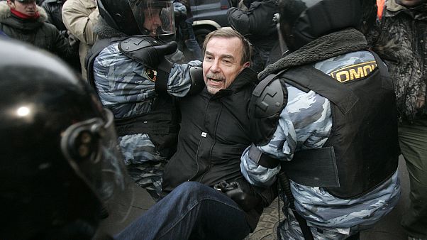 Правозащитника Льва Пономарева арестовали за пост в Facebook Правозащитника Льва Пономарева арестовали за пост в Facebook