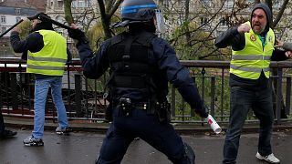 Video | Fransız polisinin 'Sarı Yelekliler'e sert müdahalesi kamerada