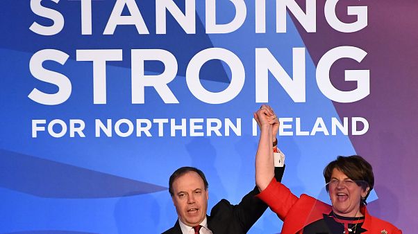 Kuzey İrlandalı partiden Theresa May'e Brexit desteği Kuzey İrlandalı partiden Theresa May'e Brexit desteği