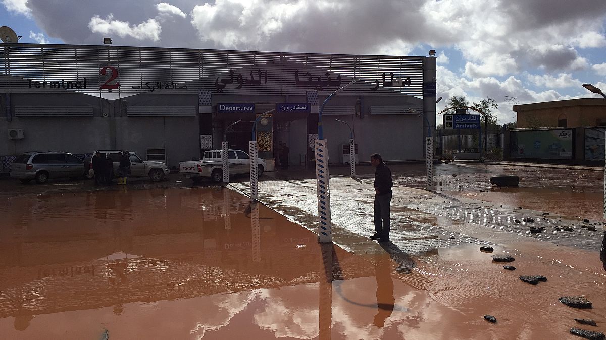 السيول تغرق مطارا في بنغازي الليبية