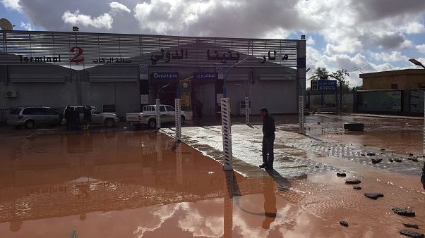 السيول تغرق مطارا في بنغازي الليبية السيول تغرق مطارا في بنغازي الليبية