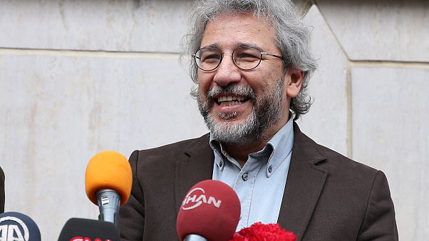 Can Dündar'dan yakalama kararına tepki: Gurur duyuyoruz Can Dündar'dan yakalama kararına tepki: Gurur duyuyoruz