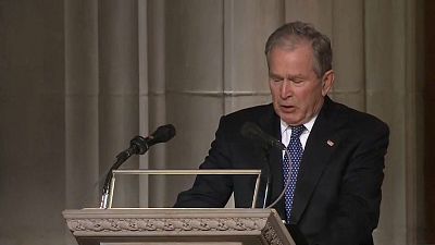 George Bush babasının cenazesinde konuşmasını zor tamamladı
