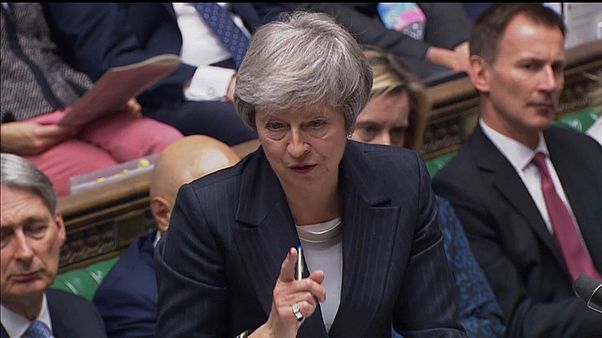 Theresa May atacada de todos os lados defende o acordo do Brexit Theresa May atacada de todos os lados defende o acordo do Brexit