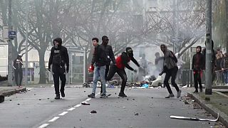 Fransa'da lise öğrencilerin eylemleri olaylı sürüyor