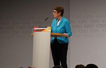 Annegret Kramp-Karrenbauer va-t-elle succéder à Angela Merkel ?