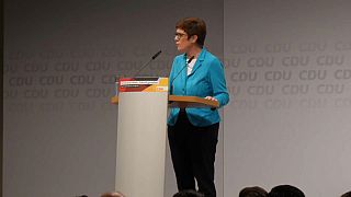 Annegret Kramp-Karrenbauer va-t-elle succéder à Angela Merkel?