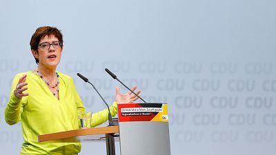 Kramp-Karrenbauer, a candidata preferida de Merkel