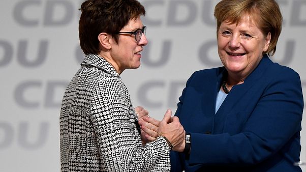 Annegret Kramp-Karrenbauer a CDU új elnöke, a 18 év után távozó Merkel utóda Annegret Kramp-Karrenbauer a CDU új elnöke, a 18 év után távozó Merkel utóda