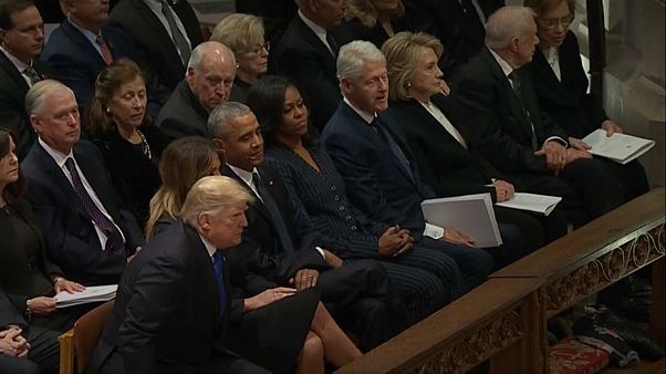 La mala educación: Trump ignora a los Clinton en el funeral de George Bush La mala educación: Trump ignora a los Clinton en el funeral de George Bush