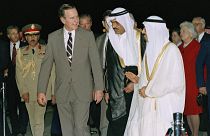 الملك فهد مستقبلاً جورج بوش الأب في السعودية (جدة)