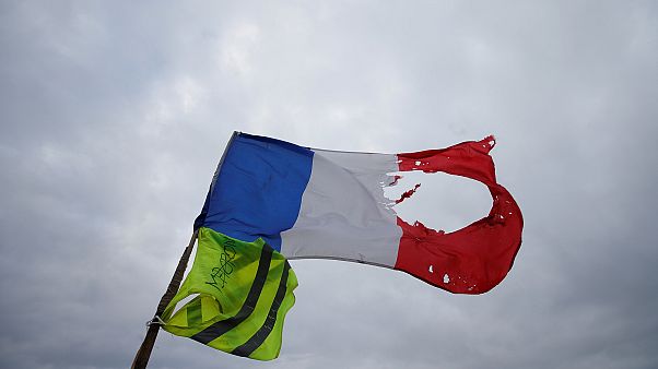 Sarı Yelekliler hükümetin adımlarını yetersiz buluyor Sarı Yelekliler hükümetin adımlarını yetersiz buluyor
