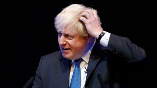 Eski İngiltere Dışişleri Bakanı Johnson'ın eksik gelir beyanı sebebiyle özür dilemesi istendi