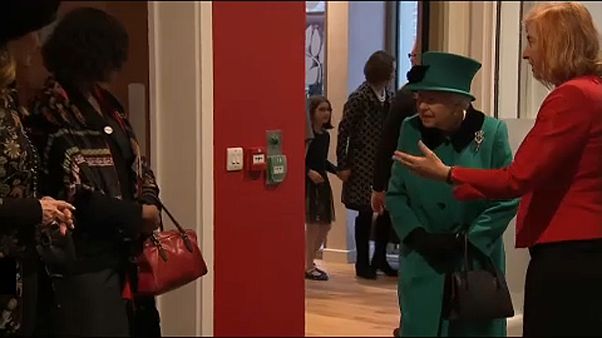 Ενθουσιασμό αλλά και φόβο προκάλεσε η Βασίλισσα Ελισάβετ Ενθουσιασμό αλλά και φόβο προκάλεσε η Βασίλισσα Ελισάβετ