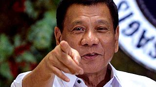 Duterte: Katolik psikoposların hepsi işe yaramaz aptallar, öldürün gitsin